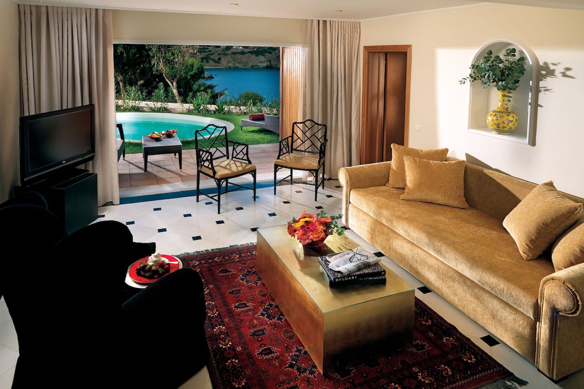 3 bedrooms, in-room safe, soundproofing, free WiFi