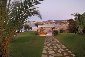 Black Pearl Villa Four-Bedroom with Private Pool | Coffre-fort, système dâinsonorisation, accès au Wi-Fi (inclus)