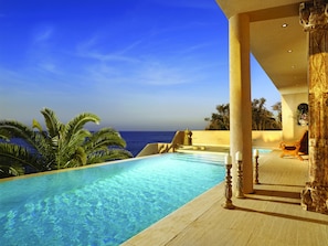 Royal Two-Bedroom Villa with Private Pool | Värdeförvaringsskåp på rummet, ljudisolering och gratis wi-fi