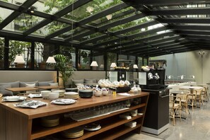 Free daily buffet breakfast