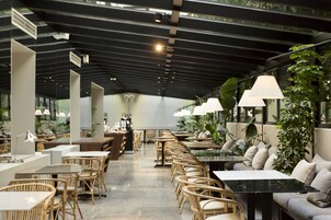 Lunch and dinner served