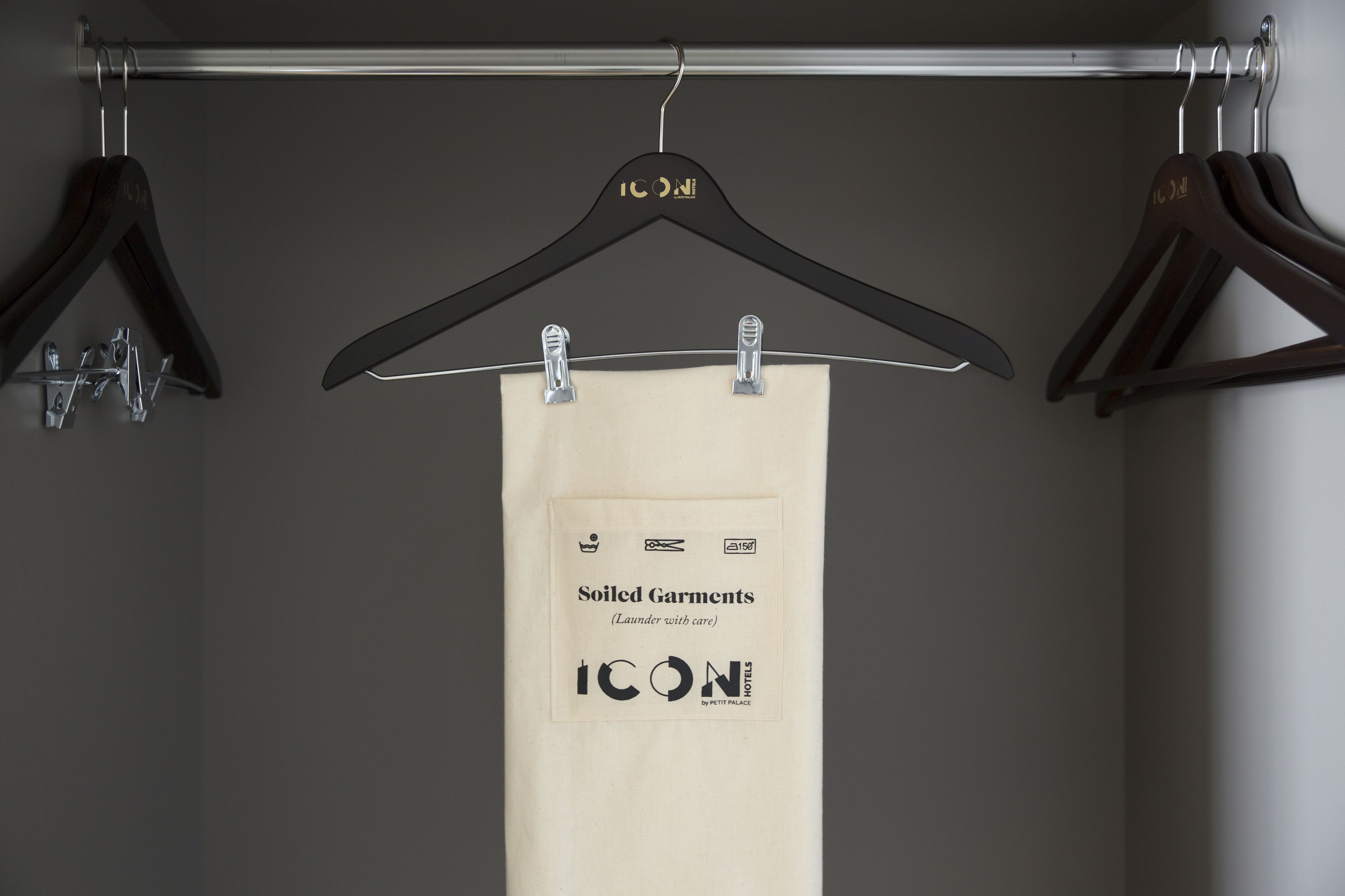 standard double room | 1 bedroom, minibar, in-room safe, desk