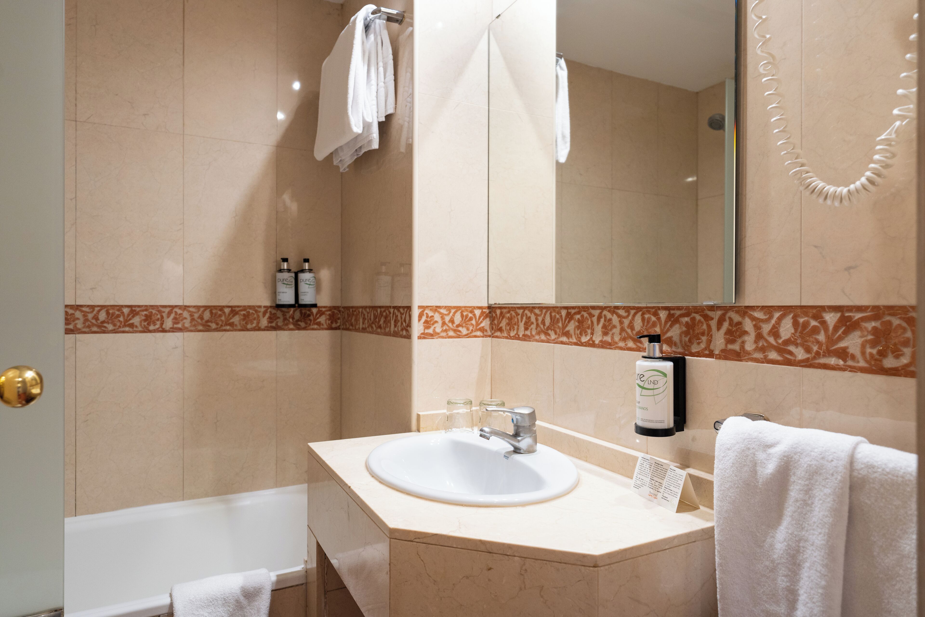 Photo - Sunotel Junior