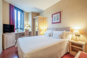 Minibar, desk, soundproofing, iron/ironing board - Sunotel Junior (Barcelona)