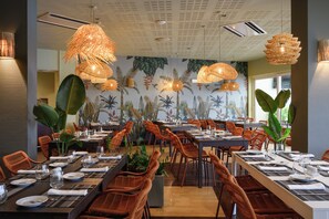 Déjeuner et dîner servis sur place