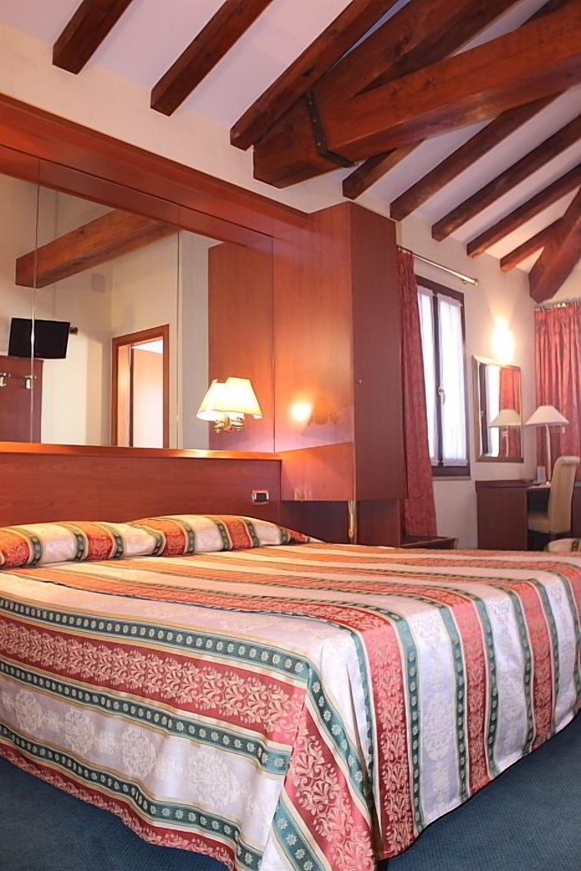 minibar, in-room safe, desk, free wifi