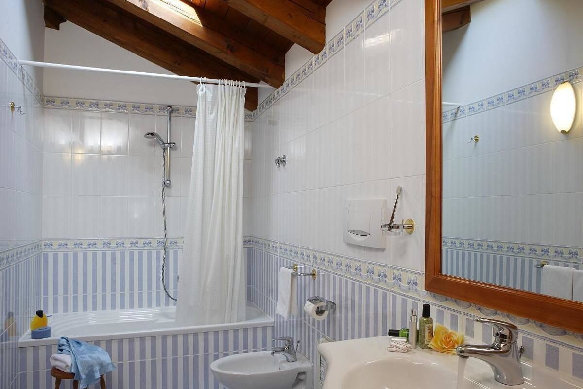 double room | minibar, in-room safe, desk, free wifi