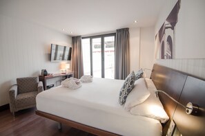 Habitació doble, terrassa | Minibar, caixa forta a l'habitació, escriptori i cortines opaques 