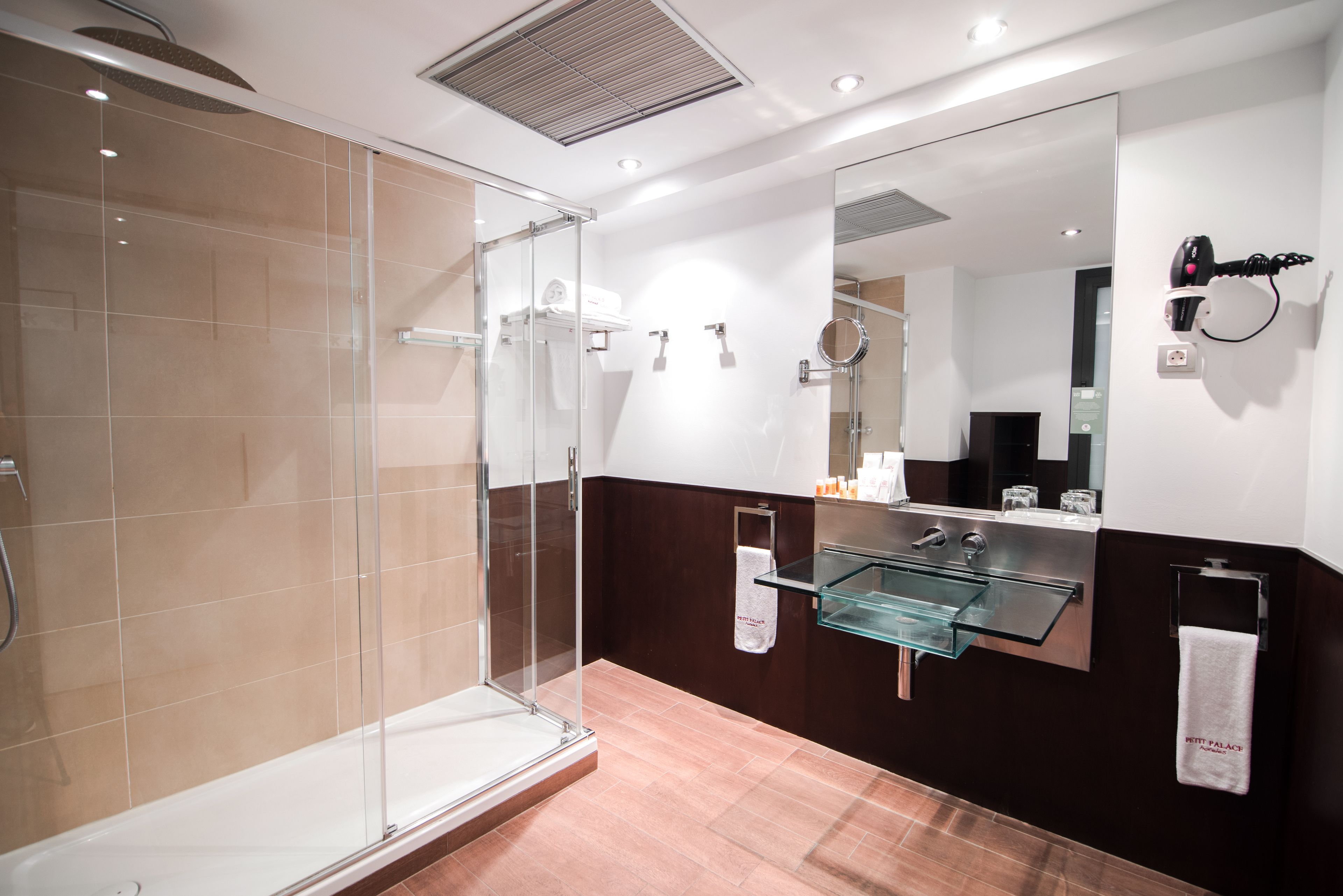 double room, terrace | bathroom | shower, hydromassage showerhead, free toiletries, hair dryer