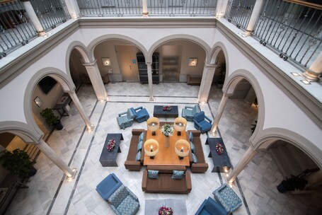 Petit Palace Marqués Santa Ana – Affordable hotel in Seville