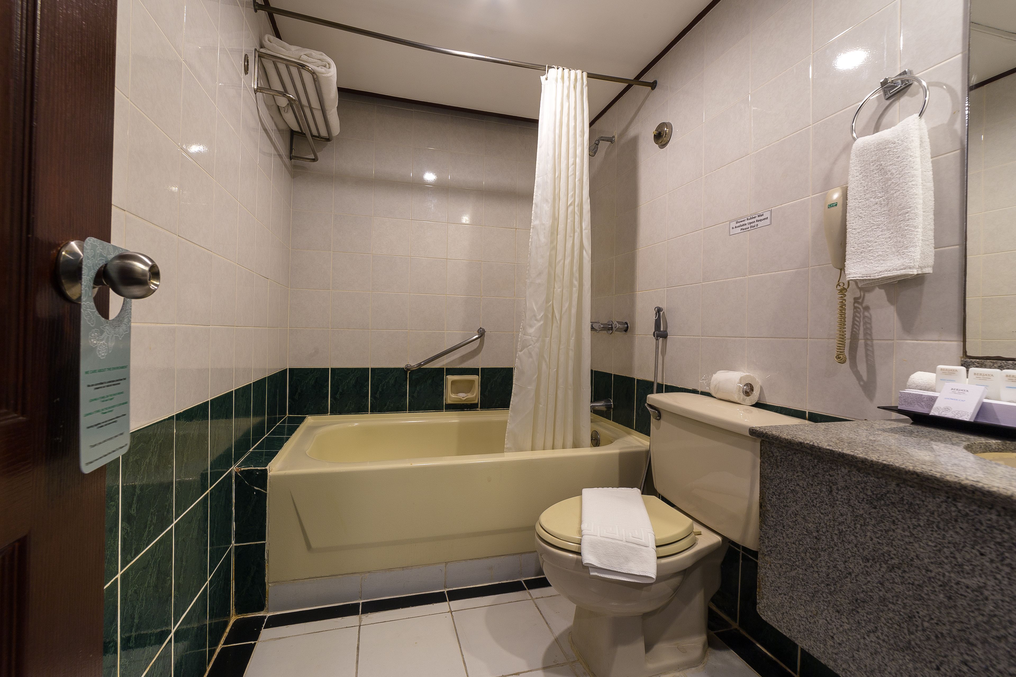 Photo - Berjaya Makati Hotel