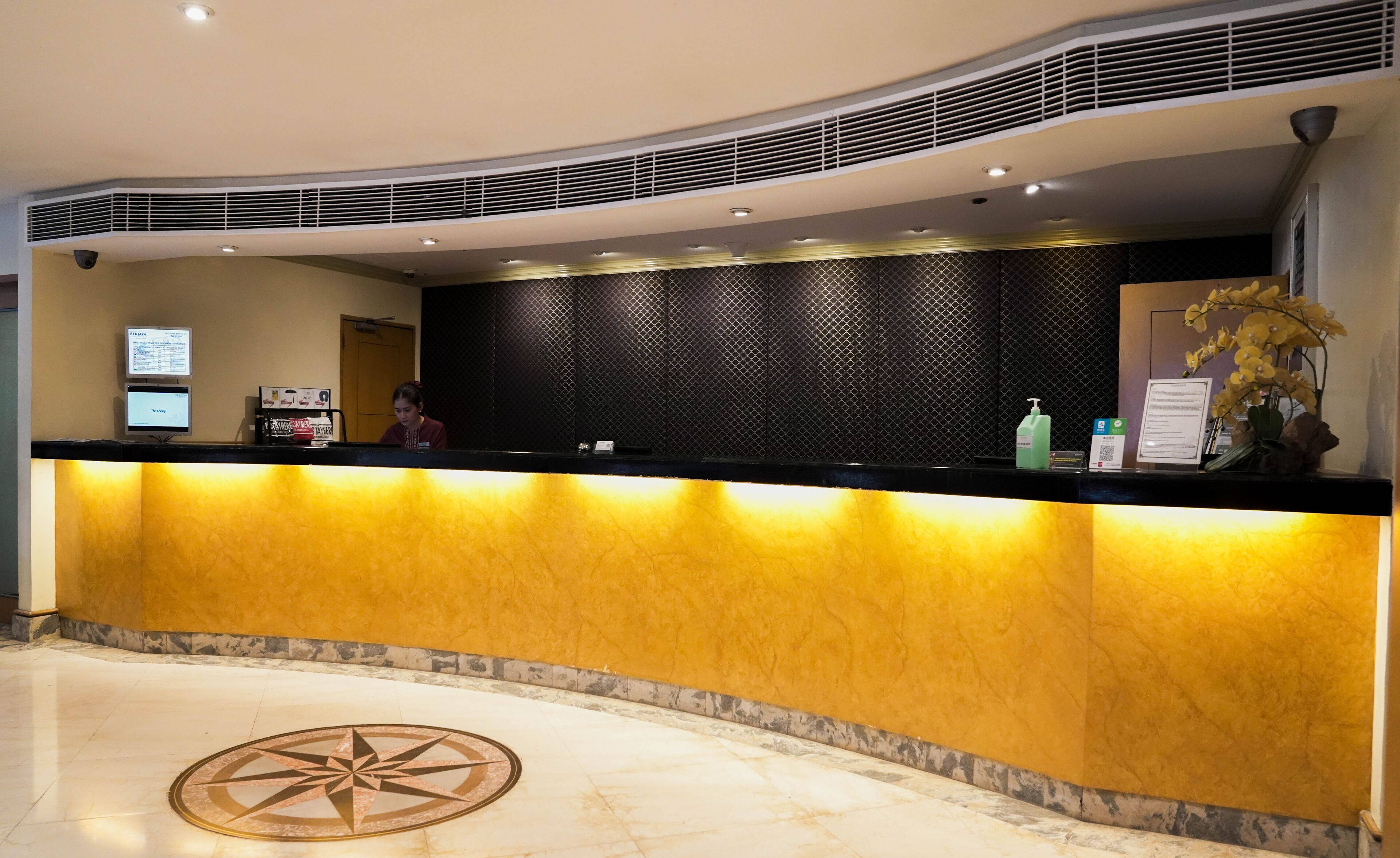 Photo - Berjaya Makati Hotel