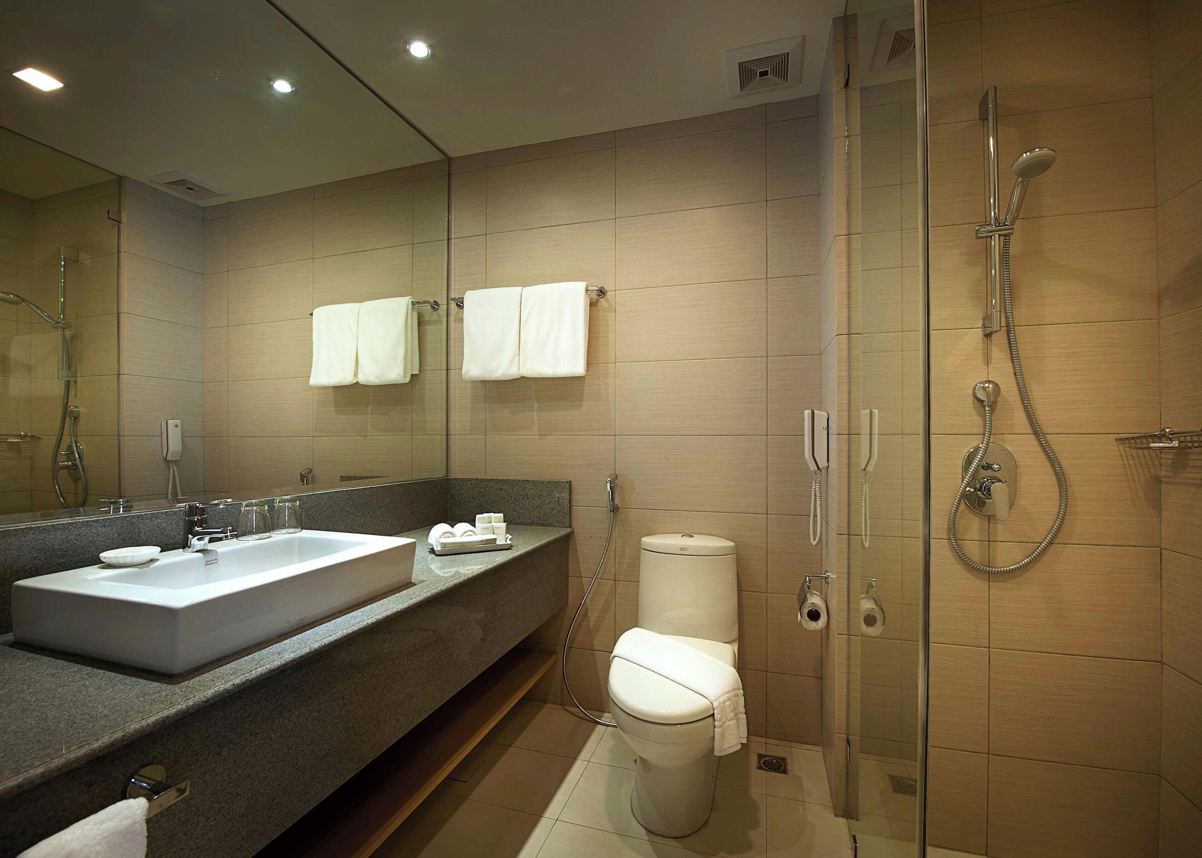 Photo - Berjaya Makati Hotel