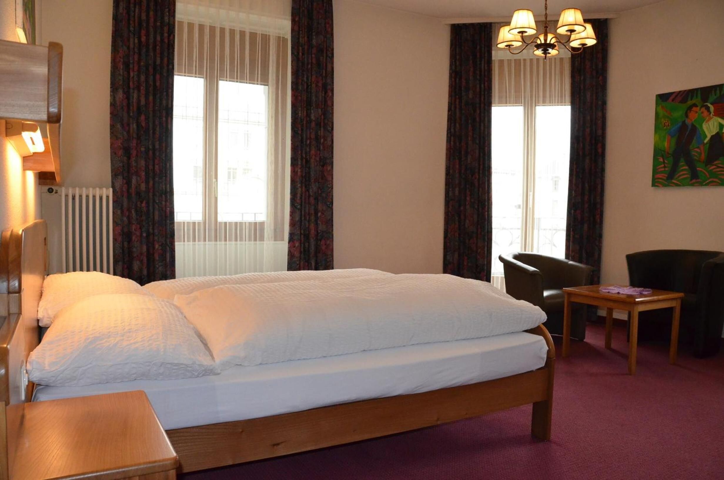 in-room safe, desk, laptop workspace, soundproofing