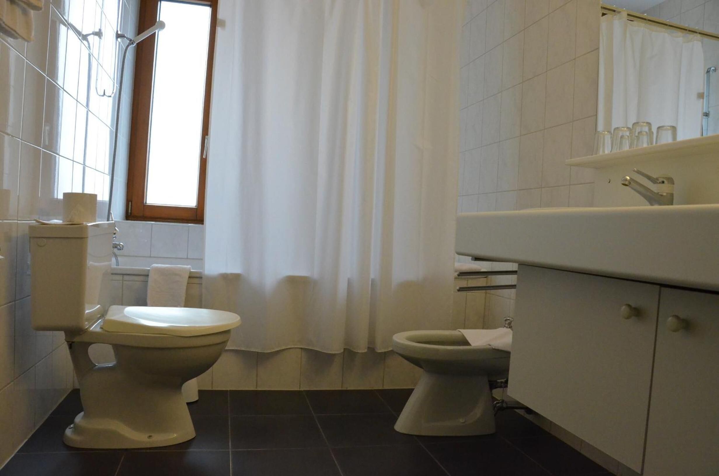 bathtub, free toiletries, hair dryer, towels