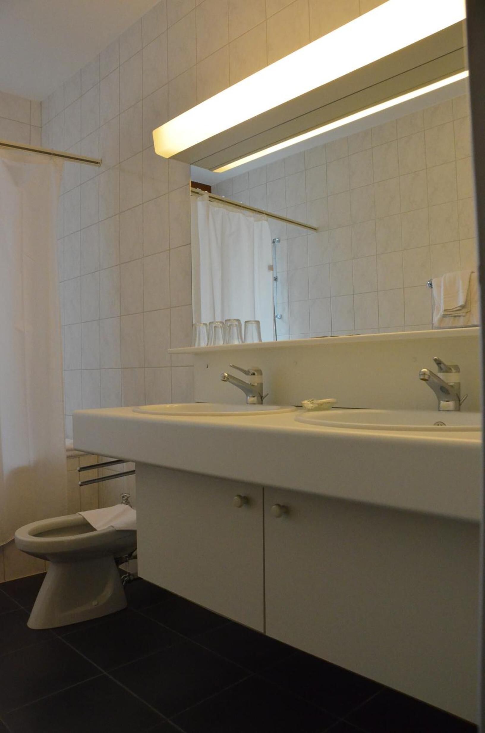 bathtub, free toiletries, hair dryer, towels