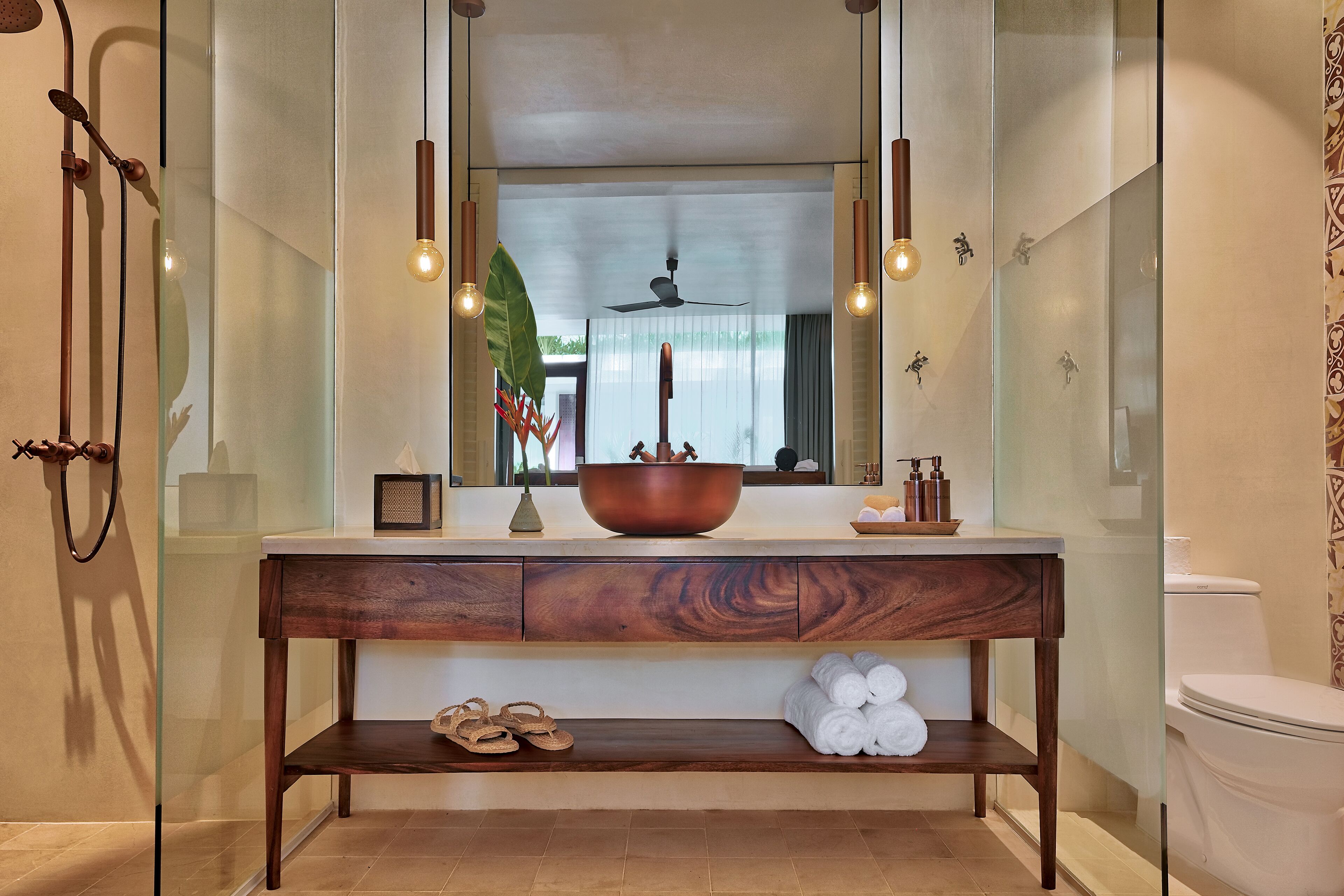 heritage deluxe room | bathroom | shower, rainfall showerhead, free toiletries, hair dryer