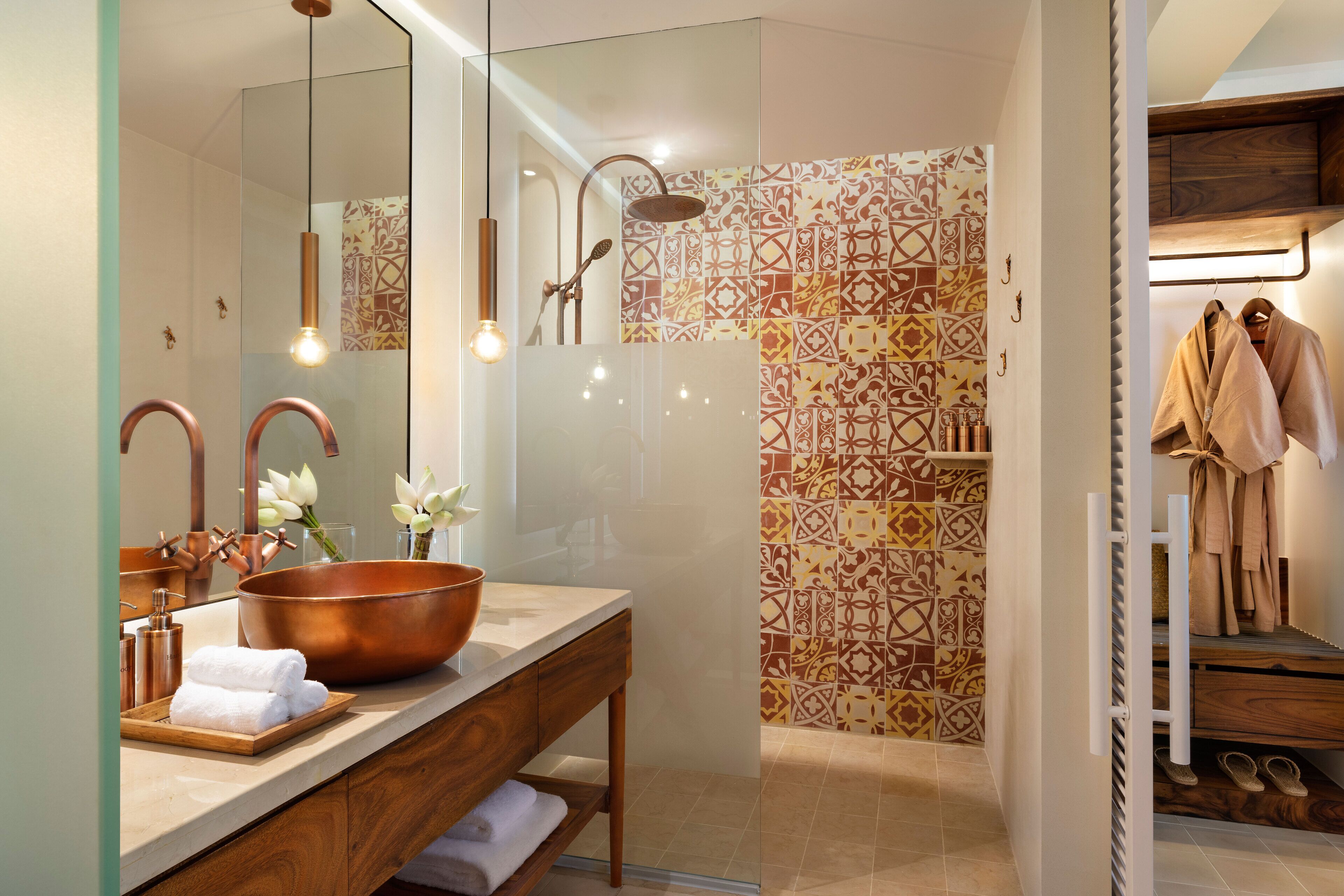 garden suite | bathroom | shower, rainfall showerhead, free toiletries, hair dryer