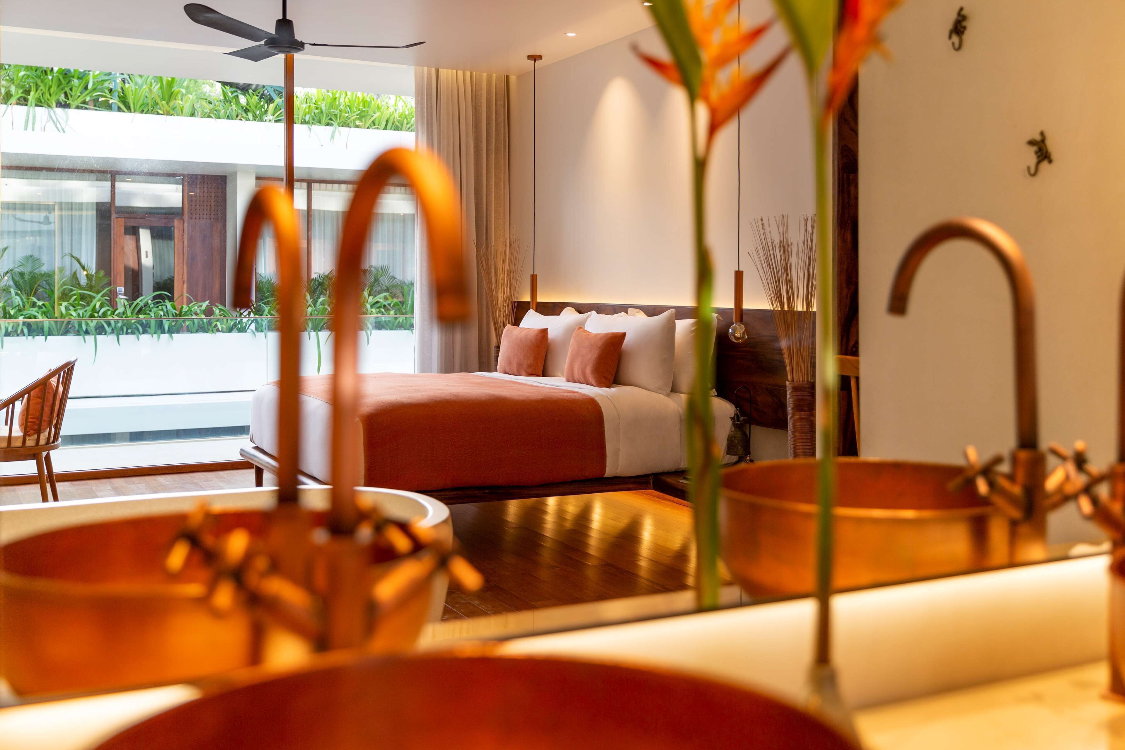 Ropa de cama de alta calidad y minibar con artículos gratuitos 