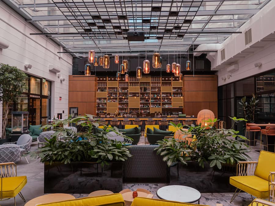 Bar (trong khuôn viên)