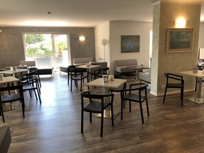 Petit déjeuner buffet compris tous les jours