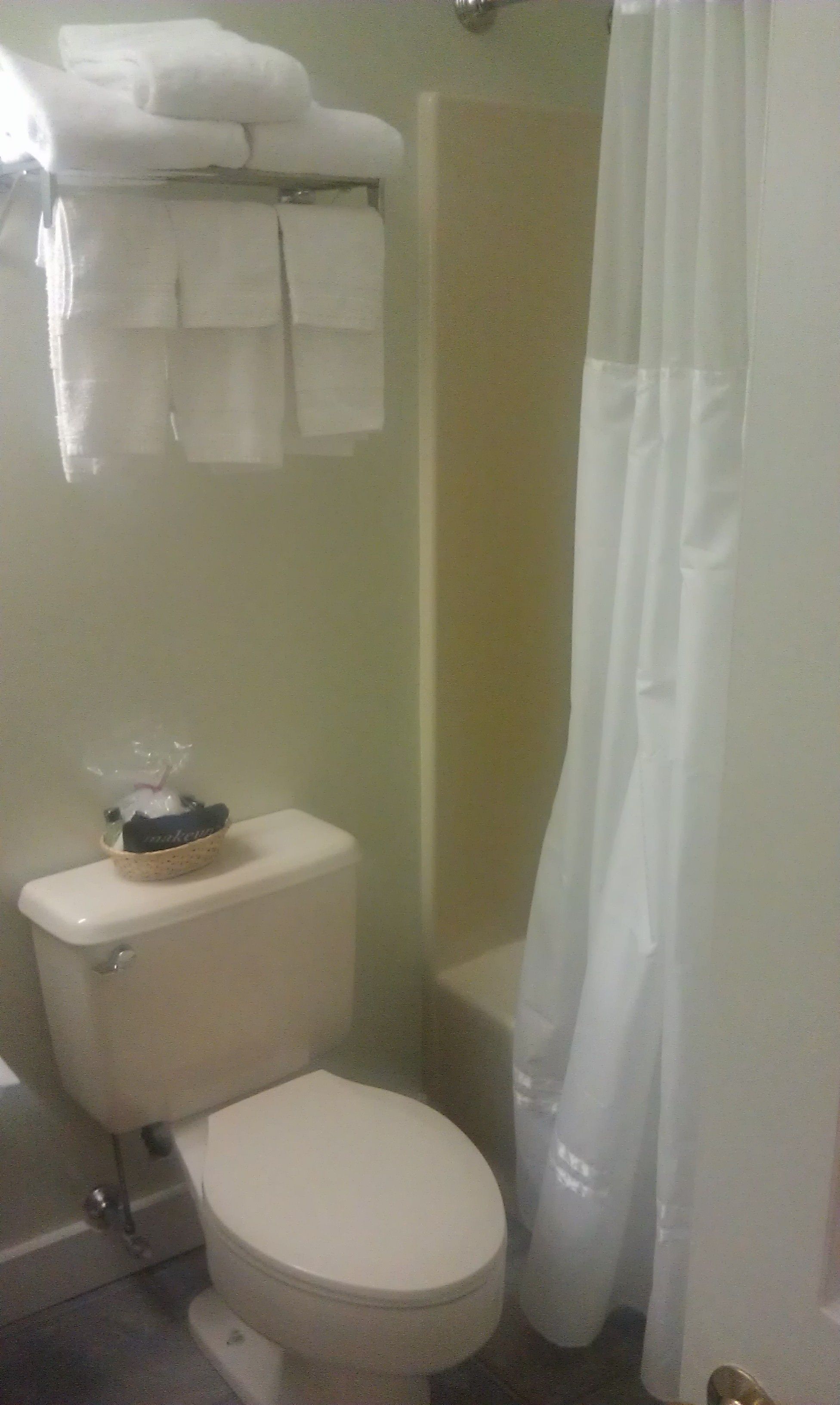 deluxe room | bathroom | free toiletries, hair dryer, towels