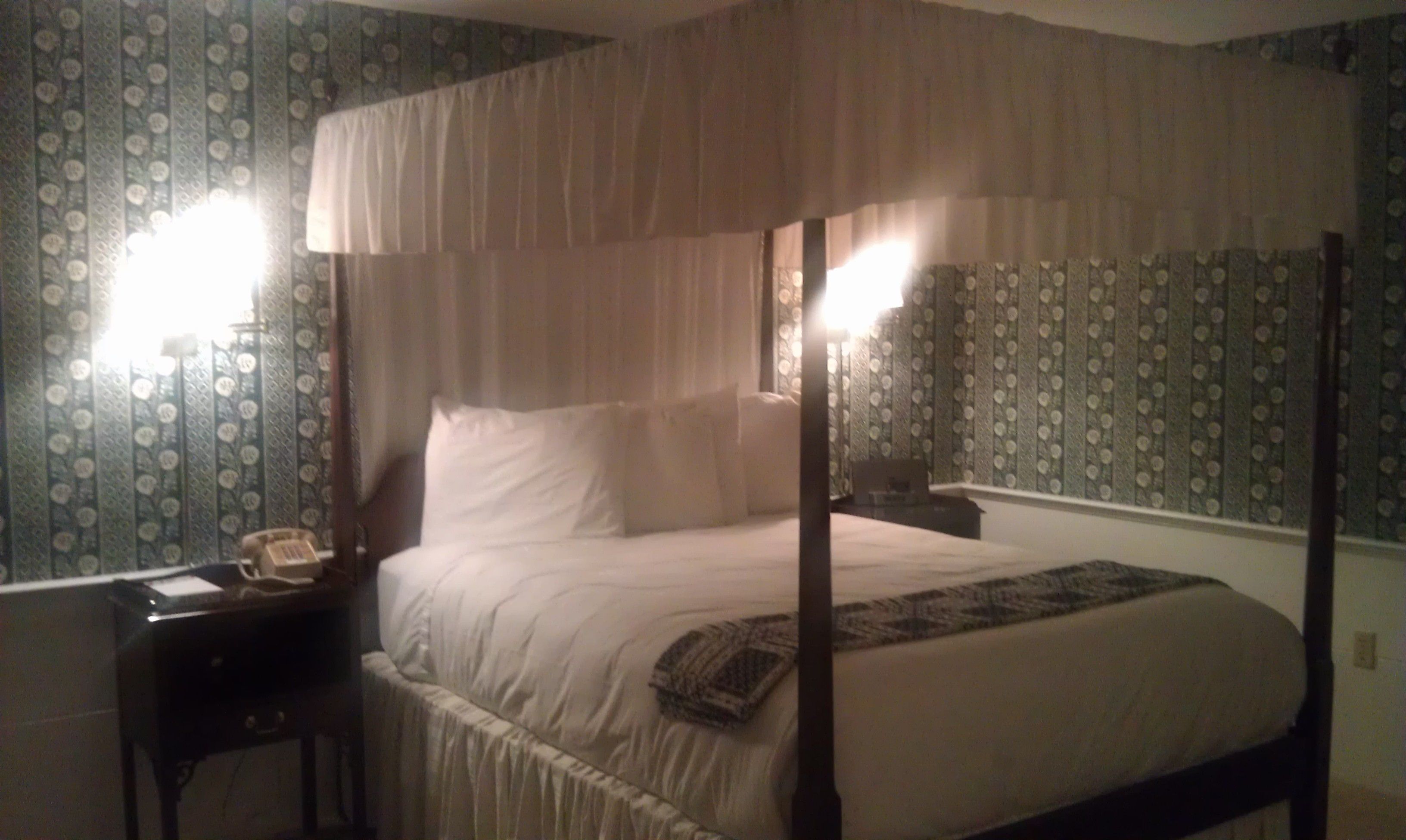 deluxe room | in-room safe, individually decorated, blackout curtains