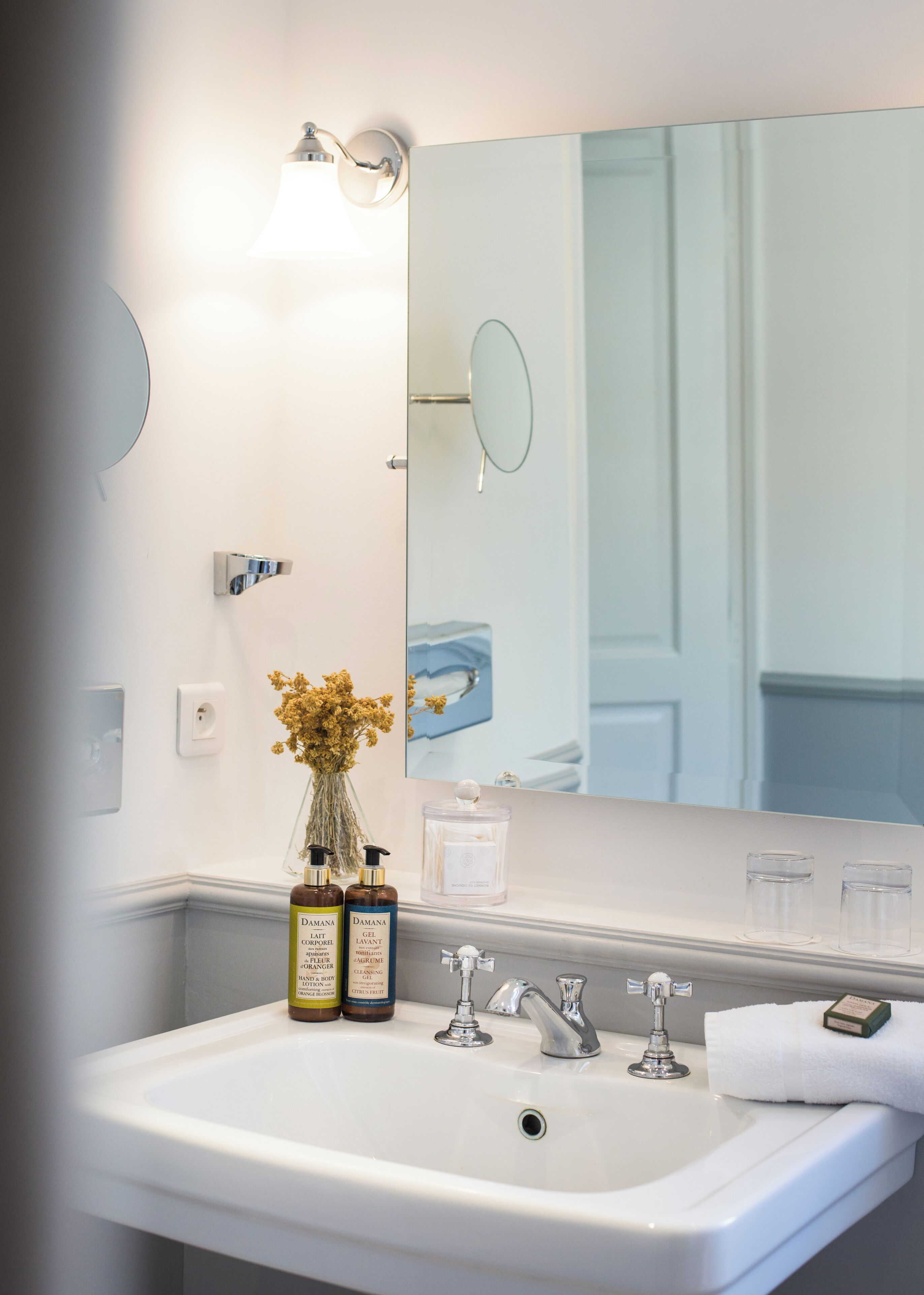 privilege terrasse | bathroom | hair dryer