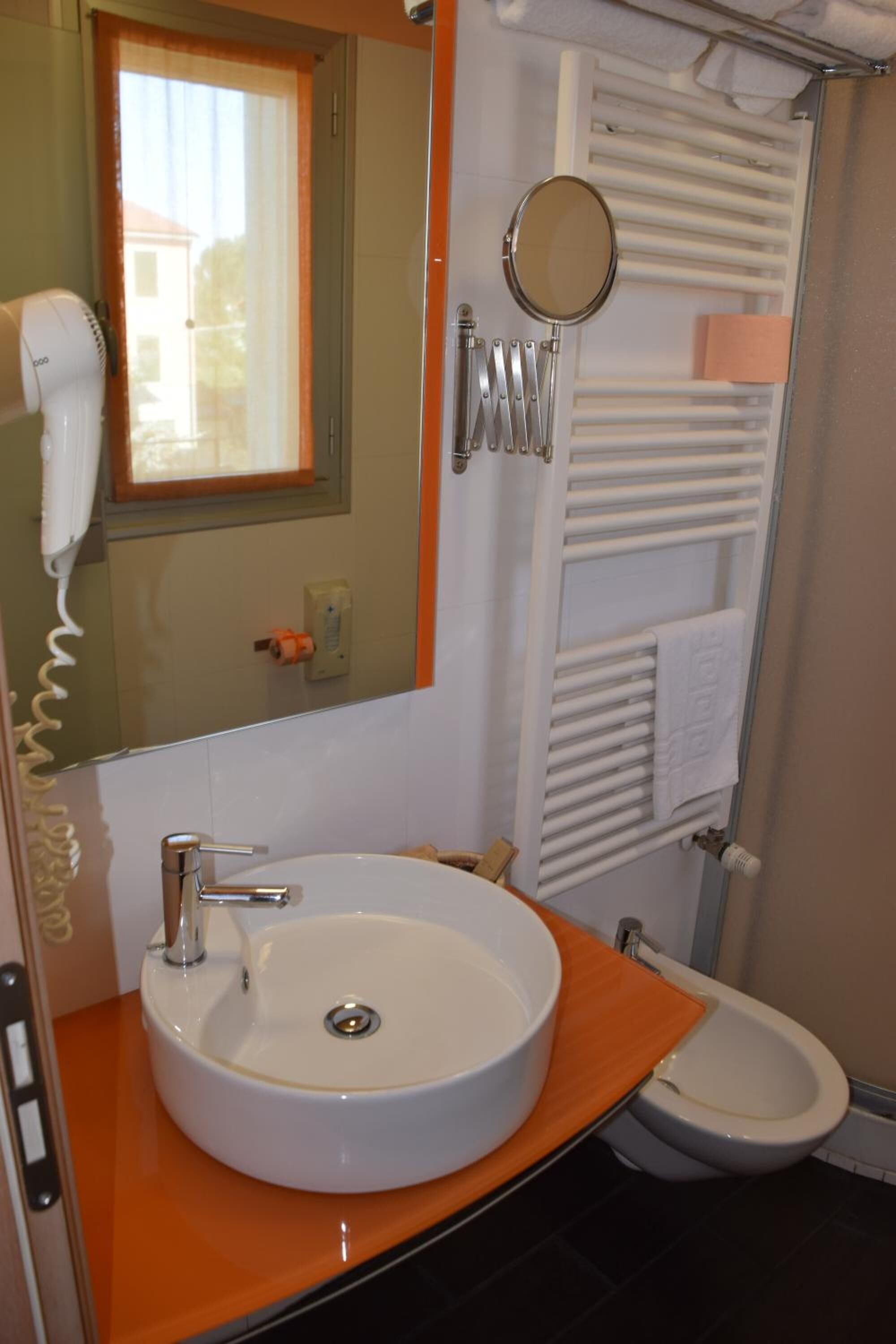 shower, free toiletries, hair dryer, bidet