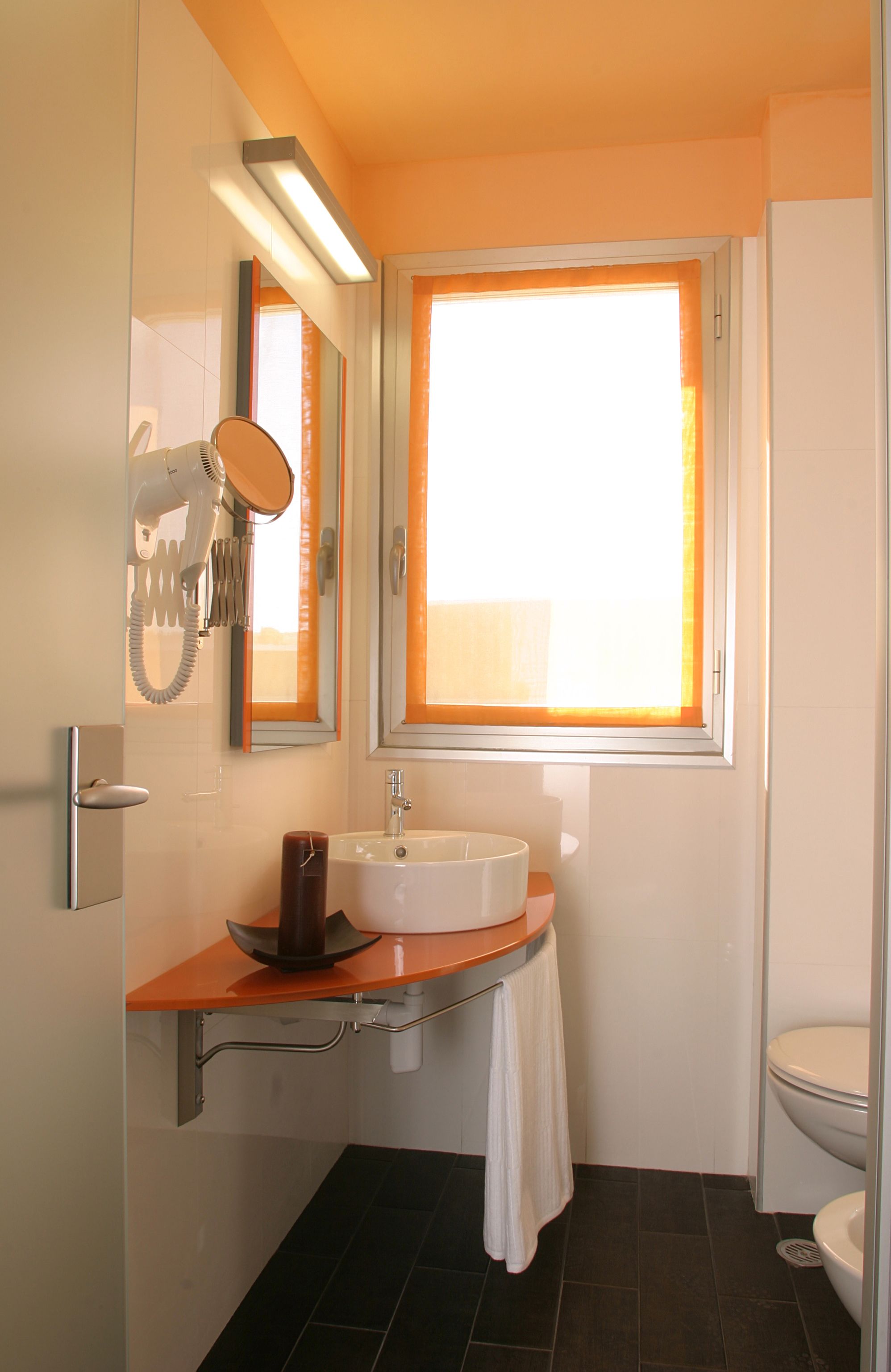 standard room | bathroom | shower, free toiletries, hair dryer, bidet