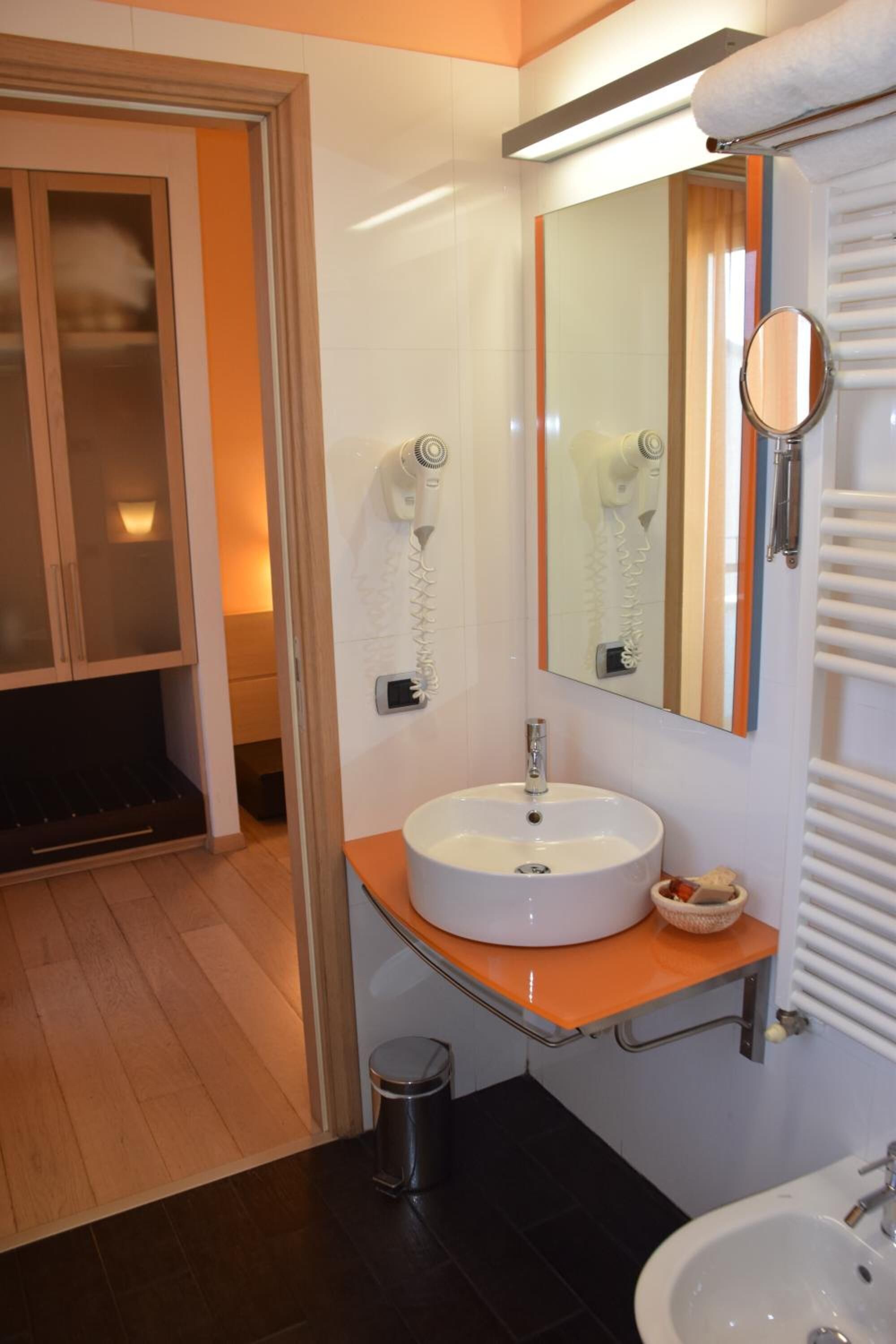 shower, free toiletries, hair dryer, bidet