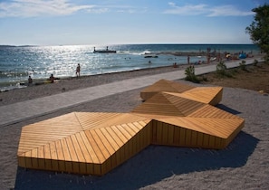 Nära stranden, solstolar, parasoller och massage på stranden