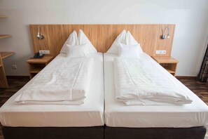 Habitación doble | Escritorio, tabla de planchar con plancha, cunas y wifi gratis 