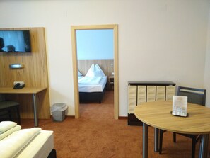 Budget 2 Zimmer Studio | Escritorio, tabla de planchar con plancha, cunas y wifi gratis 