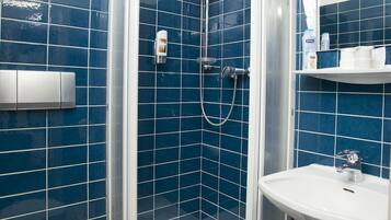 Dusche im Bad