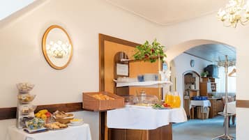 Free daily continental breakfast