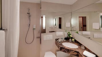 Deep soaking tub, free toiletries, hair dryer, towels