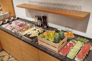 Café da manhã com buffet todos os dias mediante uma taxa