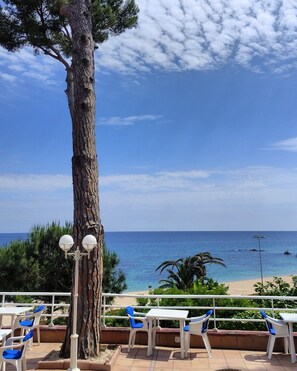 Breakfast and dinner served - Hotel GHT Xaloc (Castell-Platja d'Aro)
