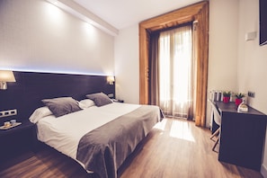 Tweepersoonskamer | Een kluis op de kamer, een bureau, gratis wifi, beddengoed