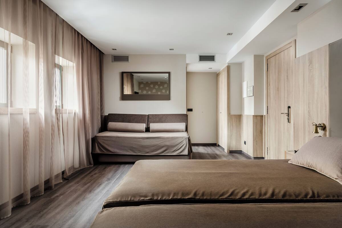 1 bedroom, down duvets, pillow-top beds, in-room safe