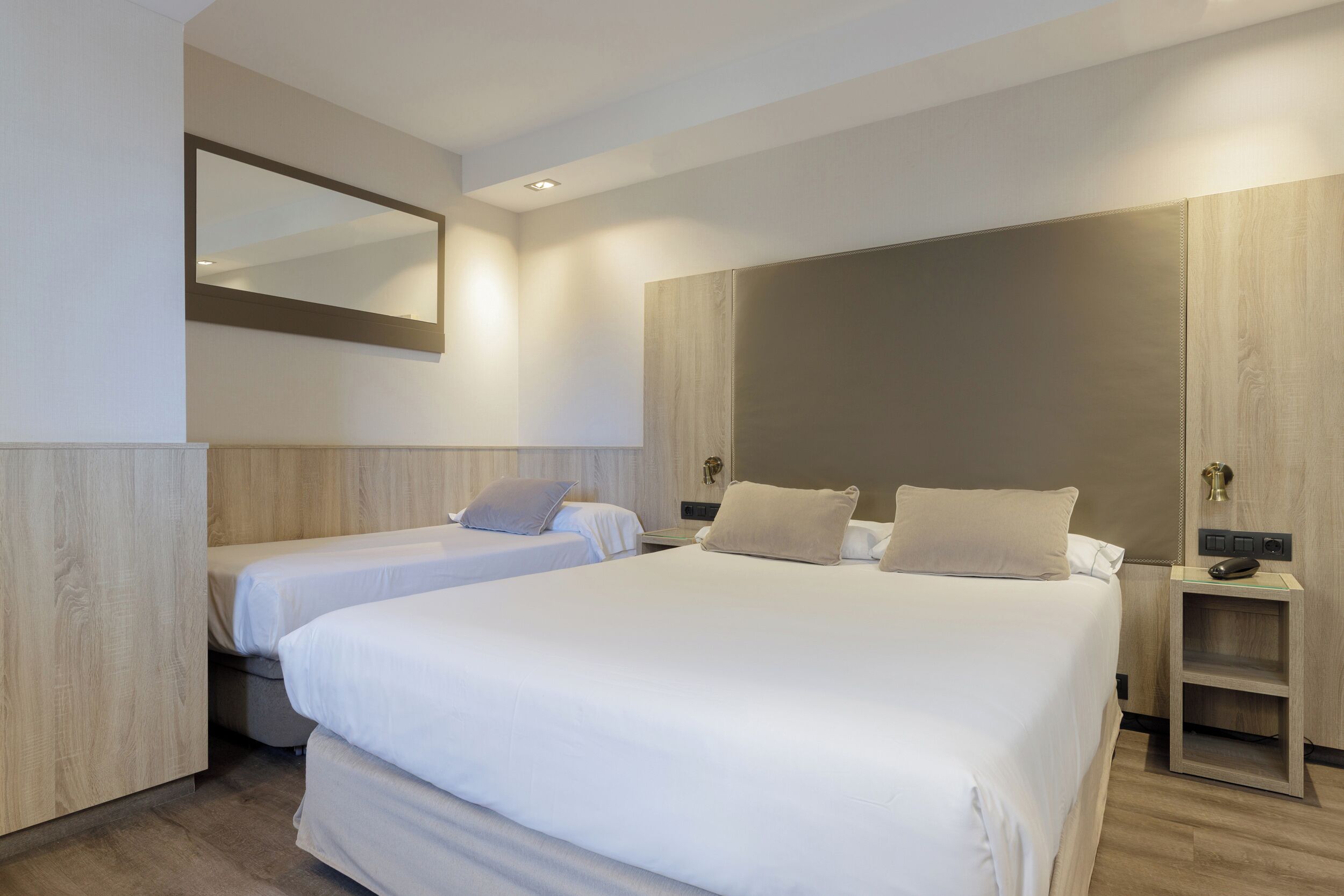 羽絨被、舒適加層、客房內保險箱、書桌