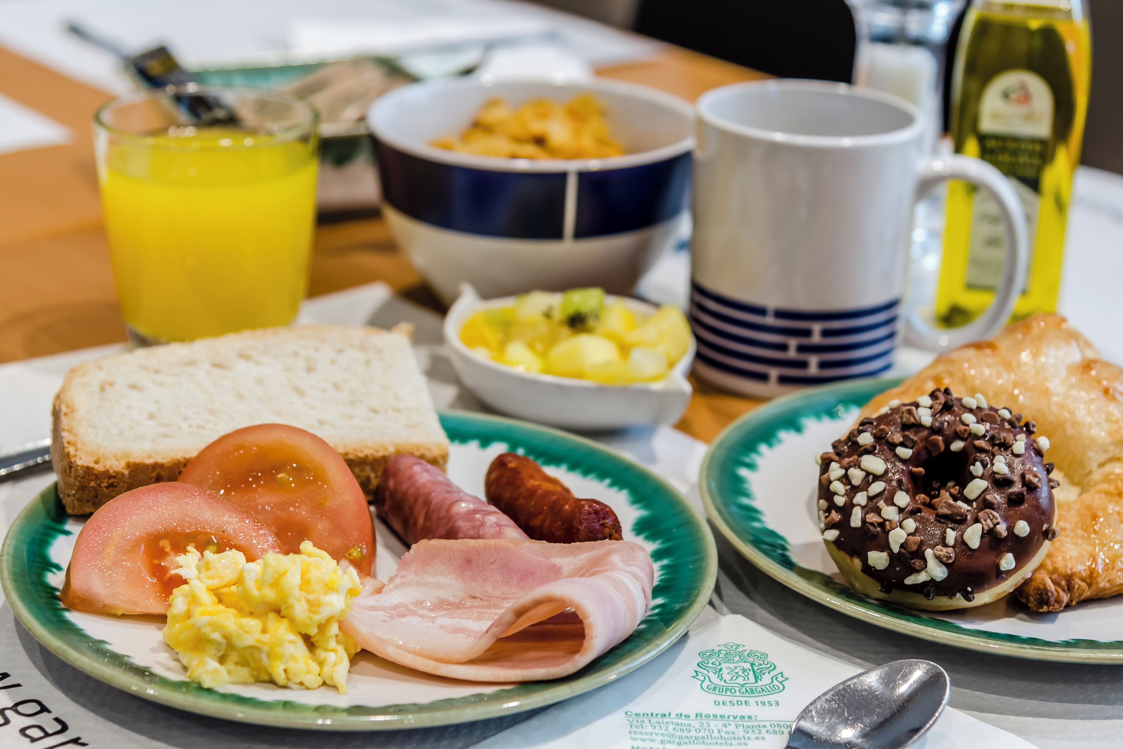 daily full breakfast (eur 11 per person)