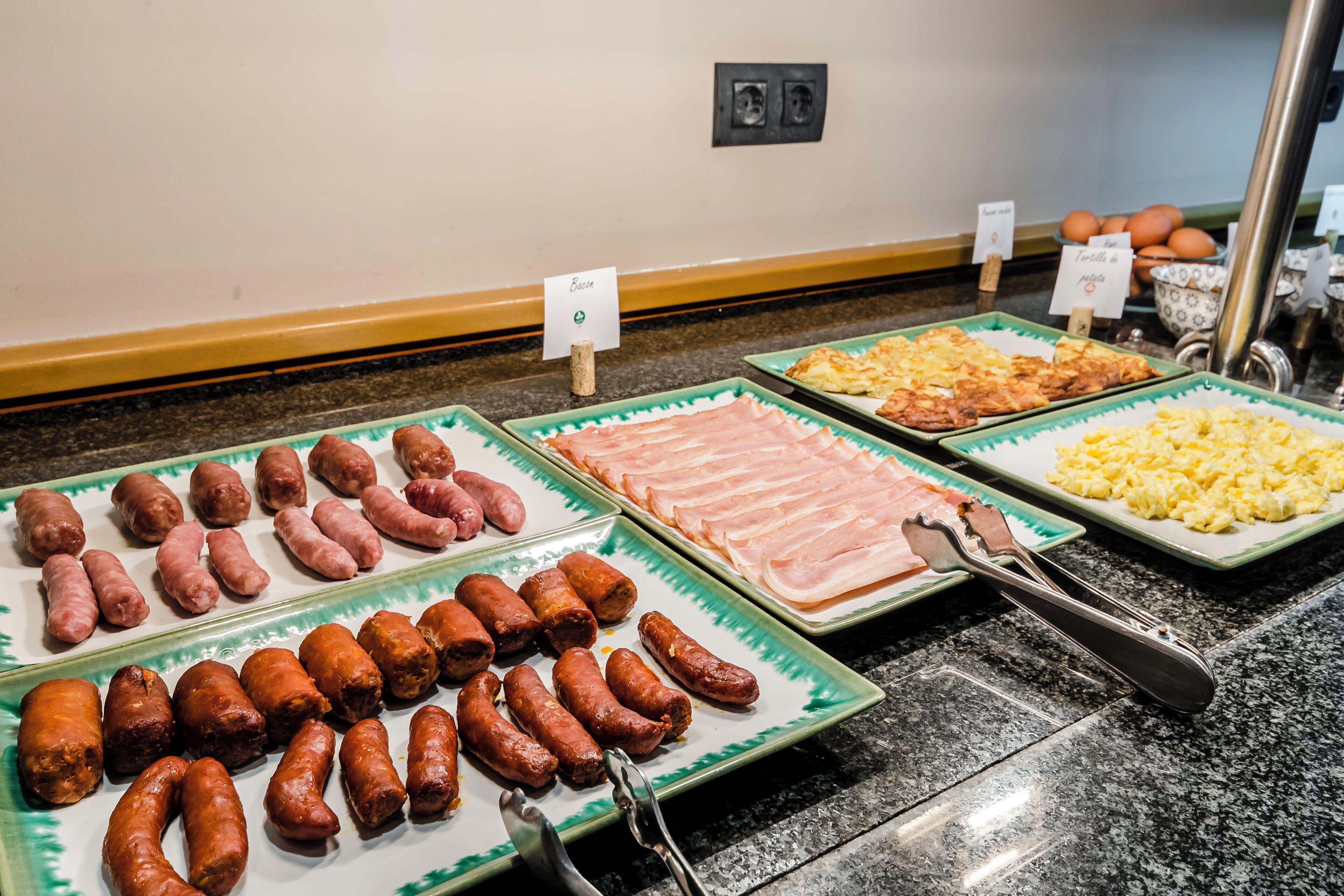 daily full breakfast (eur 11 per person)