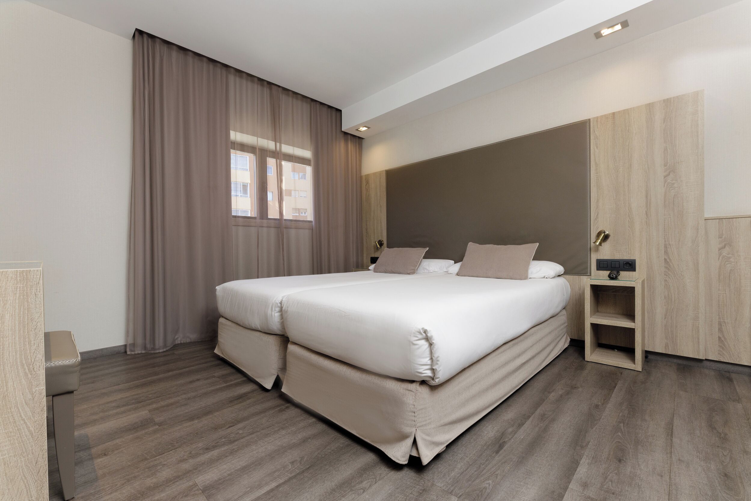 羽絨被、舒適加層、客房內保險箱、書桌