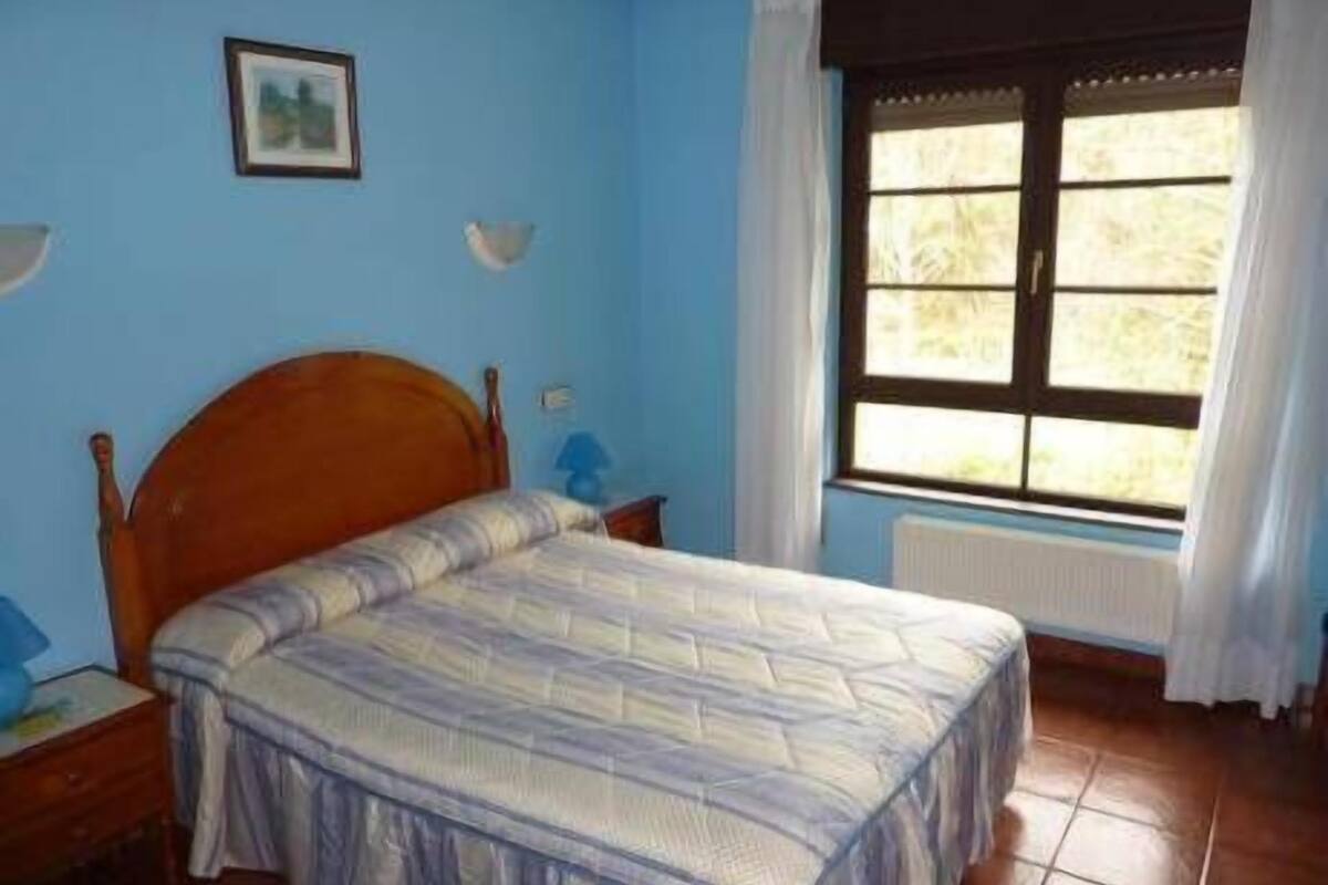 standard room | 17 bedrooms, pillow-top beds, desk, blackout curtains