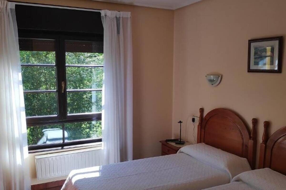 17 bedrooms, pillow-top beds, desk, blackout curtains