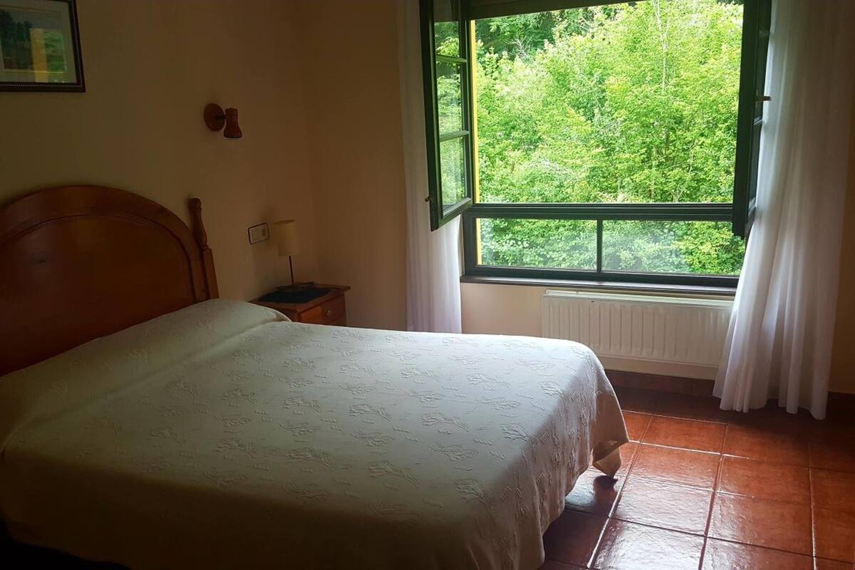 17 bedrooms, pillow-top beds, desk, blackout curtains