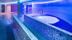 Indoor spa tub