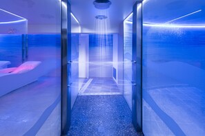 Hot tub, steam room, Turkish bath/hammam, body treatments